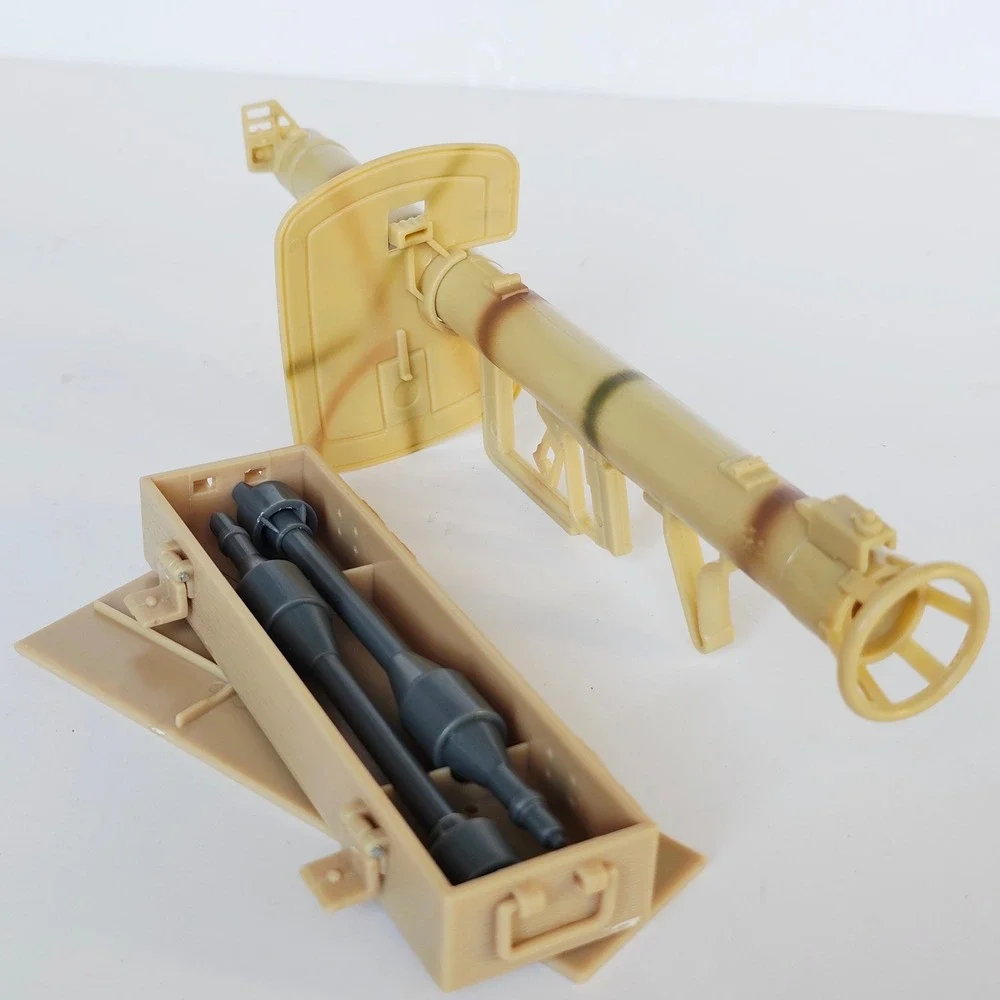1/6 Scale German Panzerschreck Anti Tank WW II American Bazooka Case Rocket 1453